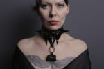 Choker su pinigine