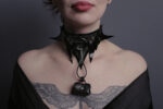 Choker su pinigine