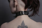 Choker su pinigine